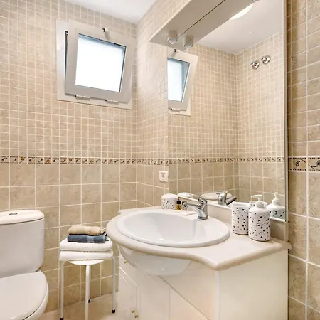 Charming 2-bedroom In Playa San Juan, Spain Διαμέρισμα *